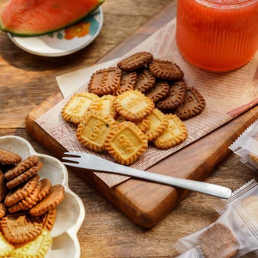 生椰拿铁味饼干/海盐芝士味饼干（小方饼）   135g/袋  （3袋/6袋） 商品图5