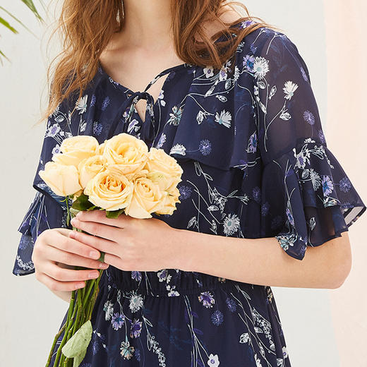 欧芮儿2019夏装新款雪纺碎花连衣裙蓝色中长款V领修身显瘦A字裙子 商品图2