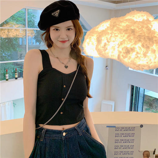 夏季必备，新款背心女内搭带胸垫，外穿抹胸打底裹胸，时尚百搭，让你自由搭配。上新上架，网红必备款式，舒适贴身，让你更加自信美丽。 商品图9