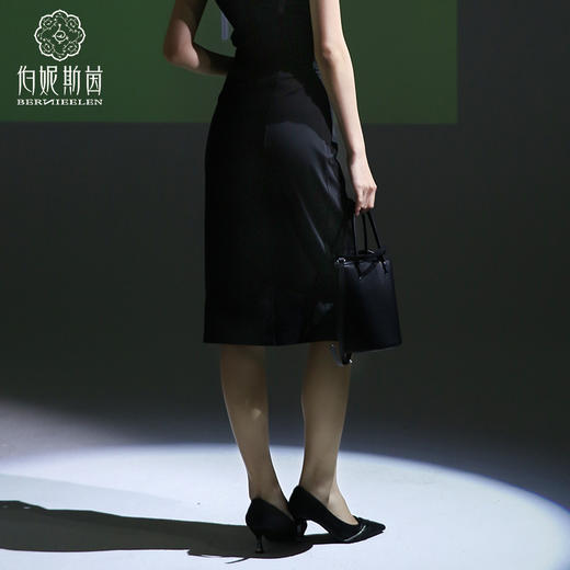 千年情话—梁祝草桥结拜漆黑色刺绣半裙2B50003 商品图2