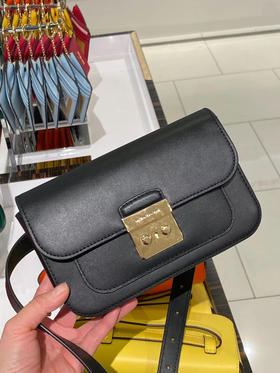 限时折扣850￥🇺🇸直邮，MK新款小邮差多功能包，可做胸包，腰包，单肩斜挎都可