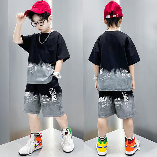 【服装鞋包】夏季中大童男孩短袖运动时髦套装 商品图0