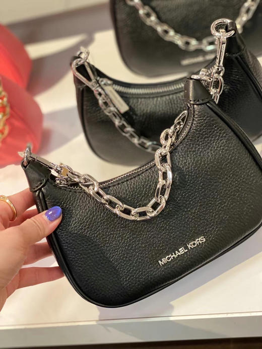 ¥980🇺🇸直邮，MK新款mini Cora豌豆包，纯色款链条腋下包，搭配皮质肩带 商品图3