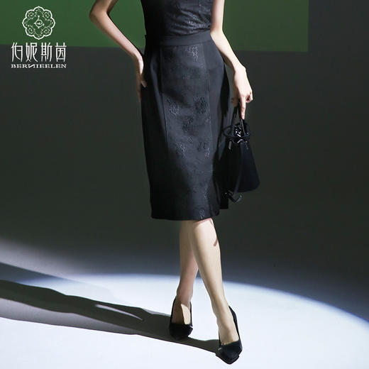 千年情话—梁祝草桥结拜漆黑色刺绣半裙2B50003 商品图0