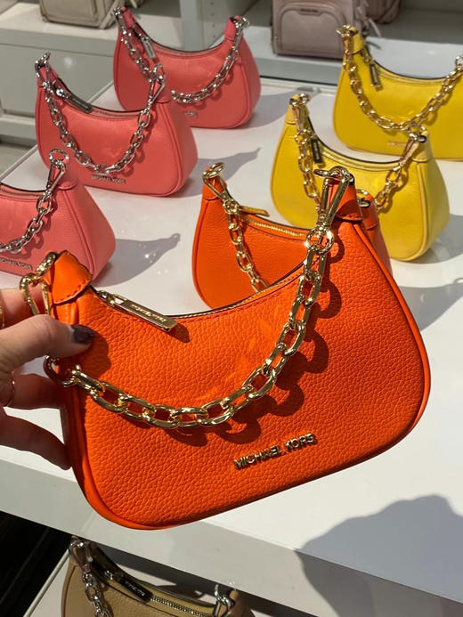 ¥980🇺🇸直邮，MK新款mini Cora豌豆包，纯色款链条腋下包，搭配皮质肩带 商品图10