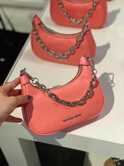 ¥980🇺🇸直邮，MK新款mini Cora豌豆包，纯色款链条腋下包，搭配皮质肩带 商品图11