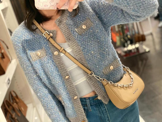 ¥980🇺🇸直邮，MK新款mini Cora豌豆包，纯色款链条腋下包，搭配皮质肩带 商品图2