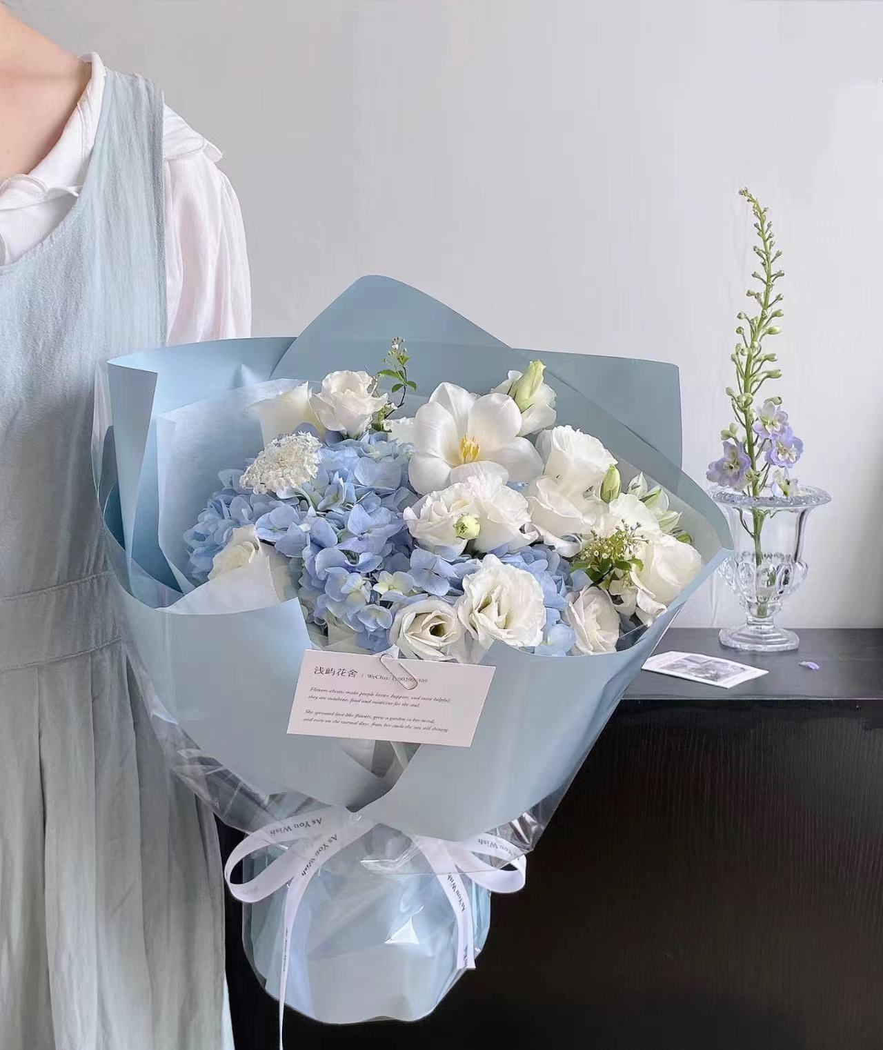 炎炎夏日--蓝绣球花束