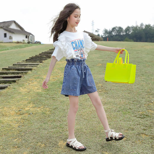 【服装鞋包】新款洋气夏季女孩牛仔短裤中大童短袖两件套 商品图1