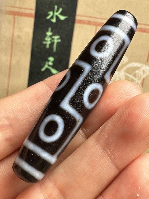 D477143 极品九眼天珠 为天珠最上品。一物一图，有快有！56*12.5MM，可免费编绳 特价：1180 商品图0