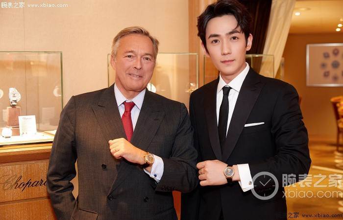 《镇魂》爆红朱一龙现身巴塞尔萧邦展厅