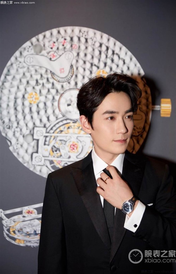 《镇魂》爆红朱一龙现身巴塞尔萧邦展厅