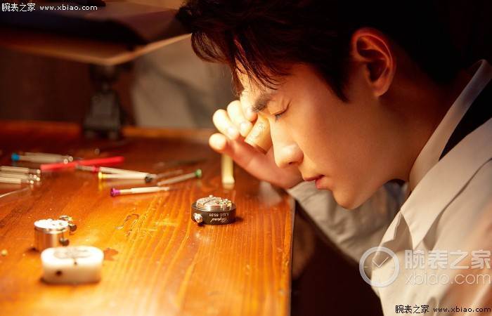 《镇魂》爆红朱一龙现身巴塞尔萧邦展厅