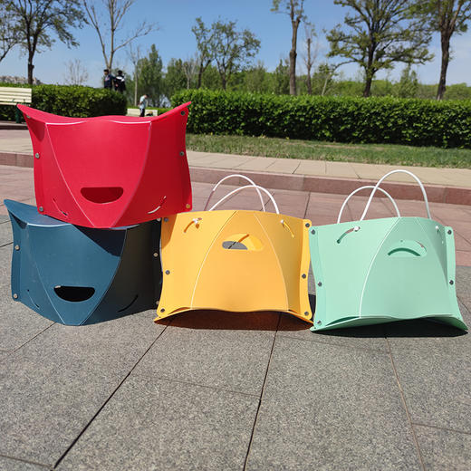 【多功能塑料折叠小板凳！】充满魔力的塑料折叠小板凳，用品质保证为你铺就通向梦想的路径。轻巧便携，无论是户外露营还是家中客厅的陪伴，都十分得心应手！ 商品图2