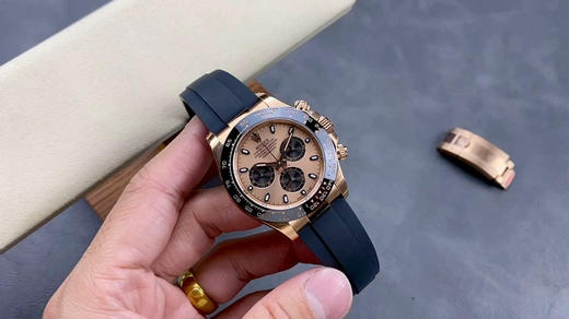 CLEAN厂/C厂劳力士116518  热门的 玫瑰金迪通拿进口18k金刻度陶瓷圈口余文乐胶带迪通拿 本次116518特点 1: 购买两只同款水泥灰迪通拿开模 一只拆散抄数，另外一只备用 商品图9