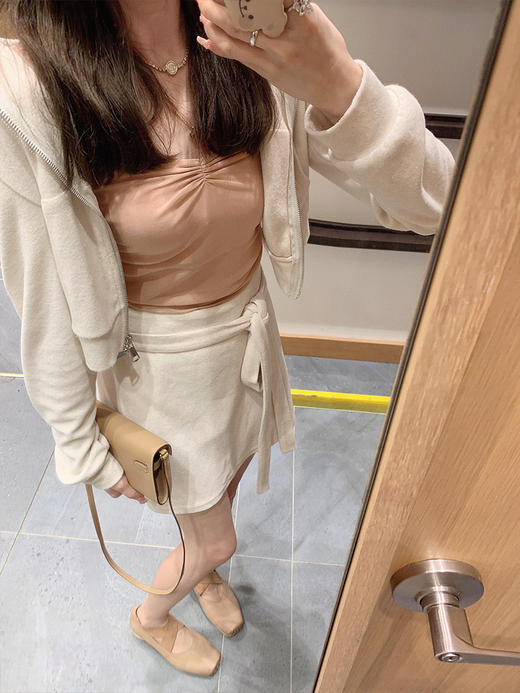 金蘑菇菇 肉肉/ 浪漫松弛娇俏感 纯欲风法式修身打底吊带连衣裙 商品图3