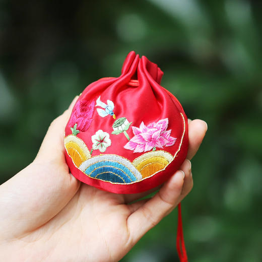 *自营*手作刺绣香囊含1内胆 | 刺绣荷花福寿多款夏季花色颜色可选。 商品图2