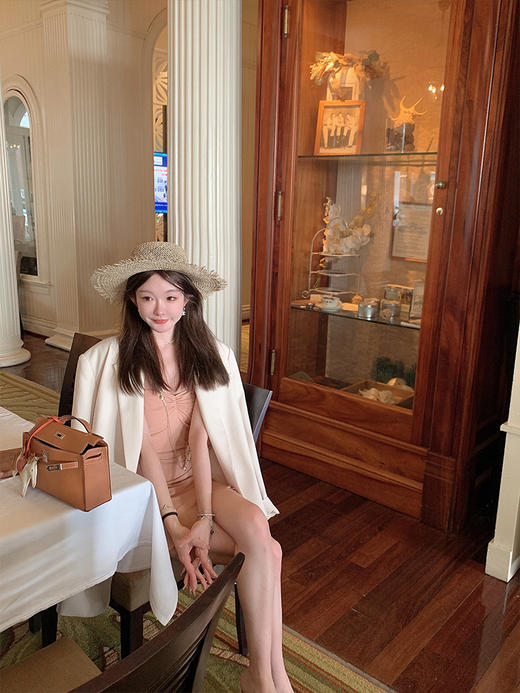 金蘑菇菇 肉肉/ 浪漫松弛娇俏感 纯欲风法式修身打底吊带连衣裙 商品图7