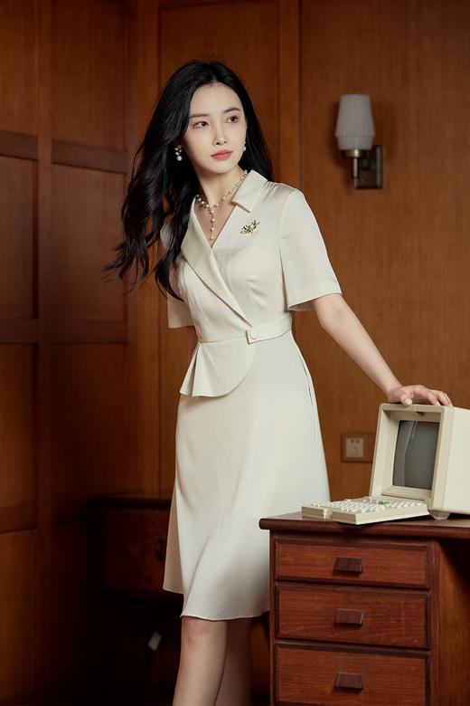 逸红颜明月优选#『苏潼』6A级 “重磅”桑蚕丝,V领收腰连衣裙，贵气高管风！现货秒发 商品图12