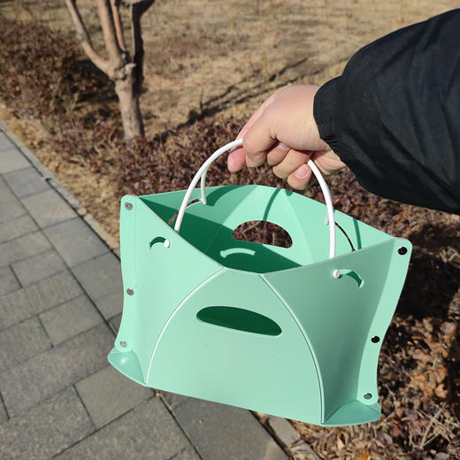 【多功能塑料折叠小板凳！】充满魔力的塑料折叠小板凳，用品质保证为你铺就通向梦想的路径。轻巧便携，无论是户外露营还是家中客厅的陪伴，都十分得心应手！ 商品图4