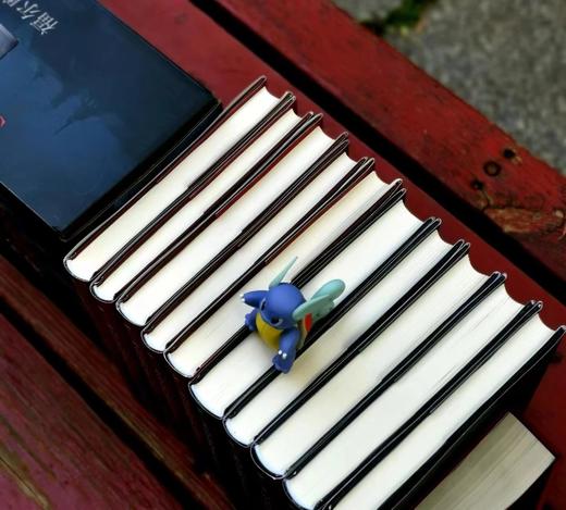 《福尔摩斯探案大全集》，豪华典藏中英文对照本，全10册盒装，[英]柯南.道尔著，贾文浩、贾文渊译，北京燕山出版社2023年5月一版一印，定价698元，售价279元，出版社直接发货。 商品图5