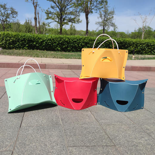 【多功能塑料折叠小板凳！】充满魔力的塑料折叠小板凳，用品质保证为你铺就通向梦想的路径。轻巧便携，无论是户外露营还是家中客厅的陪伴，都十分得心应手！ 商品图1