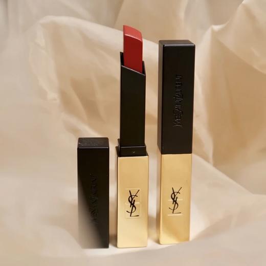 【全球购】YSL 圣罗兰粉气垫 {赠YSL圣罗兰#1966唇膏+YSL圣罗兰粉气垫+YSL皮革黑气垫}  明彩轻垫粉底 遮瑕自然轻薄服帖持妆·现货速达 商品图4