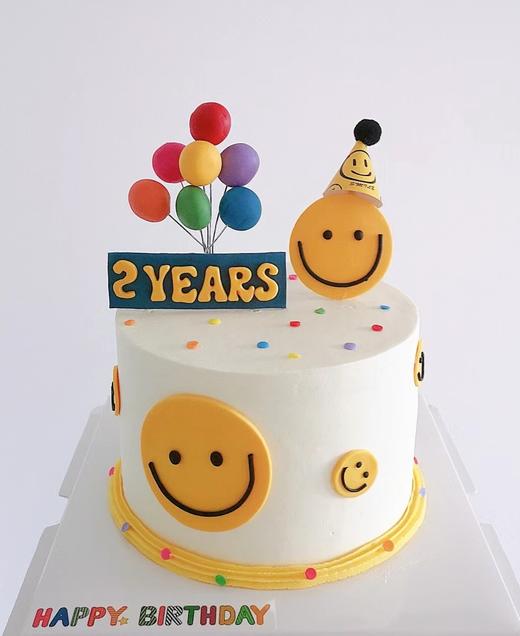 【臻品系列】---半翻糖加高胚三层夹心【立体笑脸】蛋糕 商品图0