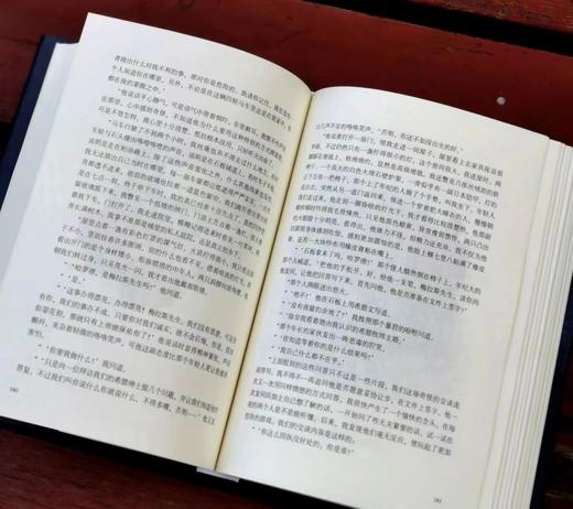 《福尔摩斯探案大全集》，豪华典藏中英文对照本，全10册盒装，[英]柯南.道尔著，贾文浩、贾文渊译，北京燕山出版社2023年5月一版一印，定价698元，售价279元，出版社直接发货。 商品图10