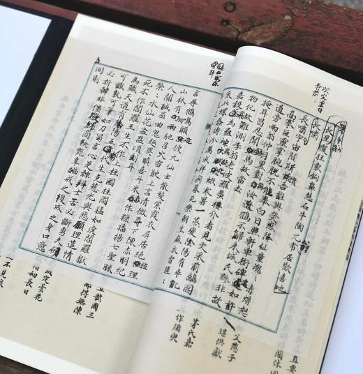 《王国维手钞海日楼诗》，一函一册，线装，（清）沈曾植著，王国维书，朱祖谋批校，上海书画出版社2023年5月一版一印，定价880，钤印本原价880元，普通版：666元。 商品图6