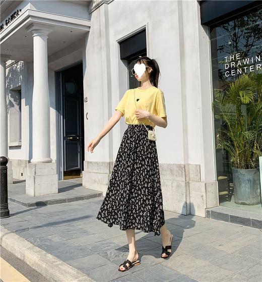 复古百搭显瘦A字裙，高腰中长款大摆裙，让你穿出优雅气质。采用高品质面料，柔软舒适，穿着更加舒适自如。无论是约会、派对还是日常穿搭，都能让你成为焦点。 商品图0