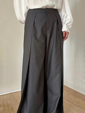 Viktoria Chan | SS23057 Stina flowy trousers [ 高开叉阔腿裤 黑 / 灰 / 卡其 ]