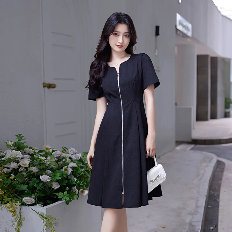 奢姿2023年夏装新款大码女装气质半开领连衣裙胖妹妹拉链简约裙子