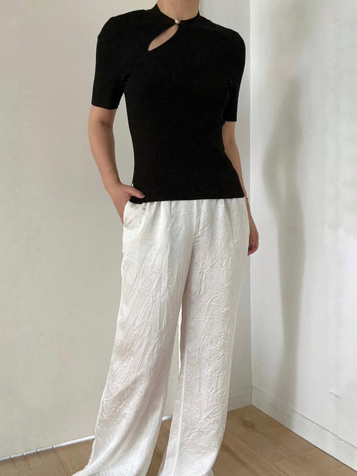 Viktoria Chan | SS23030 Nika satin trousers[ 阔腿裤 黑 / 白 ] 商品图2