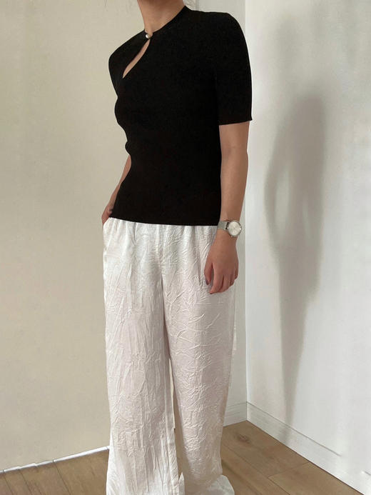 Viktoria Chan | SS23030 Nika satin trousers[ 阔腿裤 黑 / 白 ] 商品图3