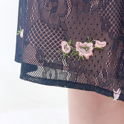 圣三利女装 新款花朵刺绣蕾丝中长款收腰散摆连衣裙SL2027109 商品图5