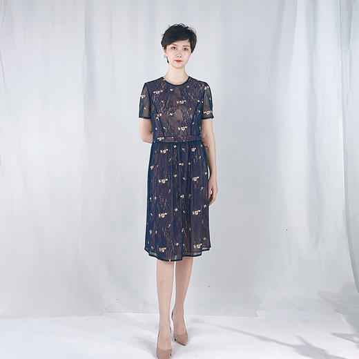 圣三利女装 新款花朵刺绣蕾丝中长款收腰散摆连衣裙SL2027109 商品图2