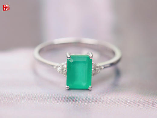 【指尖流沙】18k金镶祖母绿石戒指 商品图0