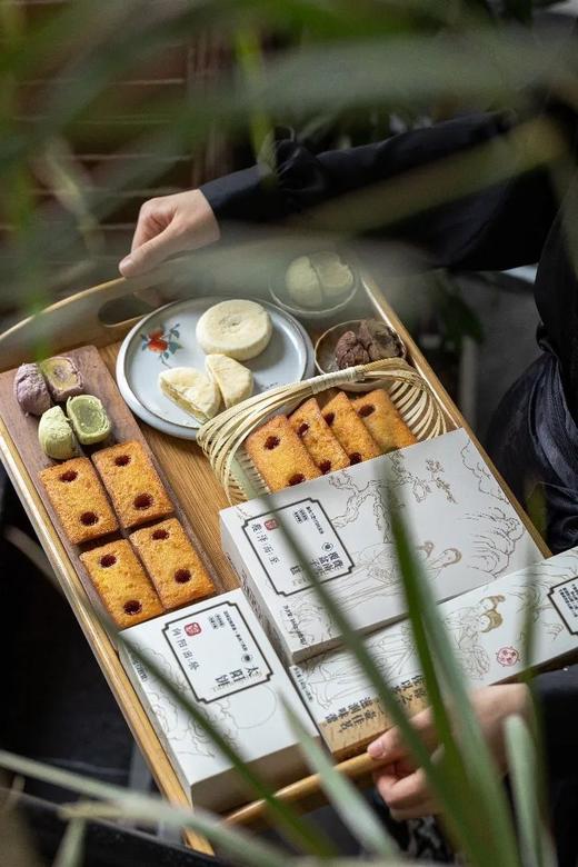 万物复苏 酥点礼【太阳饼60g（2枚装）、软心酥168g（8枚装）、费南雪覆盆子蛋糕140g（4枚装）】 商品图3