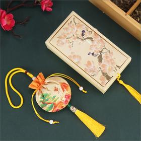 【端午佳节送好礼！携稀有艾草】以古法制香，为家人祈福庇佑。经典中式礼盒，彰显非凡品位。让你的端午更有特色、更有仪式感。