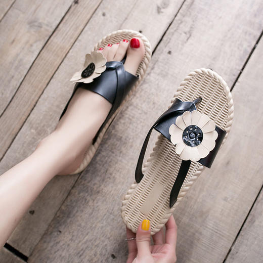 夏日时尚必备，轻松塑造魅力身姿；舒适软底，防滑抗摔，让你走到哪里都充满自信。搭配印花裙或牛仔短裤，轻松hold住各种场合。让你的脚步闪耀光芒，成为人群中最夺目的焦点！ 商品图4