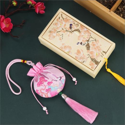 【端午佳节送好礼！携稀有艾草】以古法制香，为家人祈福庇佑。经典中式礼盒，彰显非凡品位。让你的端午更有特色、更有仪式感。 商品图11