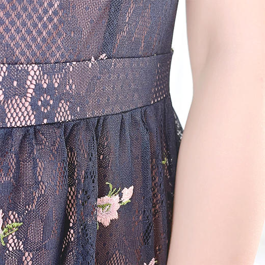 圣三利女装 新款花朵刺绣蕾丝中长款收腰散摆连衣裙SL2027109 商品图6