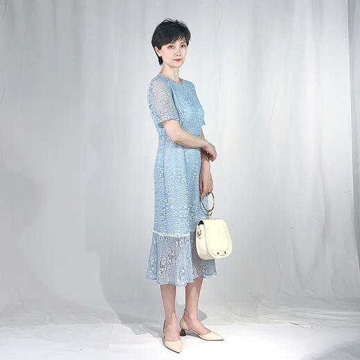 圣三利女装 新款优雅波纹蕾丝收腰中长款镂空连衣裙SL2027231 商品图1