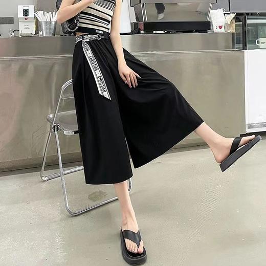 阔腿裤女孩们的夏日必备！精选冰丝面料，轻盈透气，高腰设计显瘦，恰到好处的长度展现垂感，梨型身材也能穿出自信优雅。 商品图6