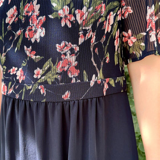 圣三利女装 气质优雅印花拼接收腰散摆连衣裙SL2027335 商品图5