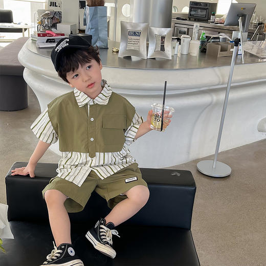 【假两件衬衫套装炸街单品】儿童套装2023童酷夏季韩版洋气男童两件套，翻领设计修饰颈部线条，拼片设计增加时尚感，可盐可酷条纹拼片宝宝衬衫短裤潮sh 商品图2