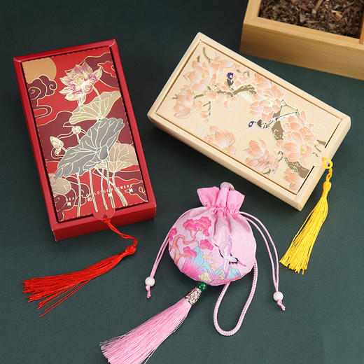 【端午佳节送好礼！携稀有艾草】以古法制香，为家人祈福庇佑。经典中式礼盒，彰显非凡品位。让你的端午更有特色、更有仪式感。 商品图1