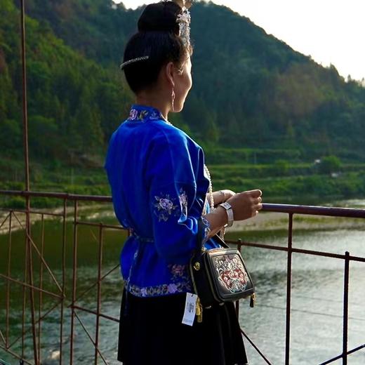 深山集市 刺绣单肩手提斜挎包 商品图6