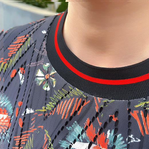 圣三利女装 新款时尚休闲镂空罗纹领印花中长款花色运动休闲连衣裙SL2027212 商品图5